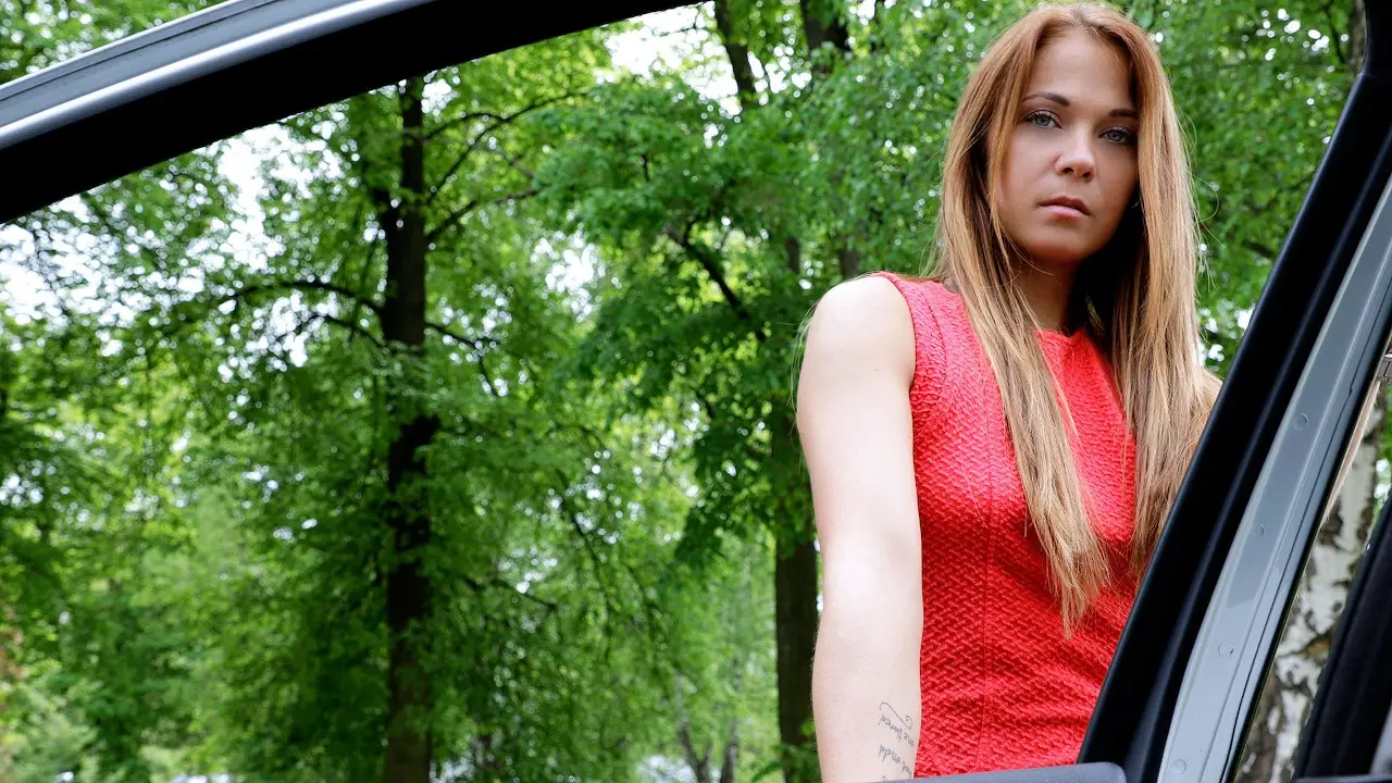 Natural Hottie Fucks Outside (Mofos 2015)