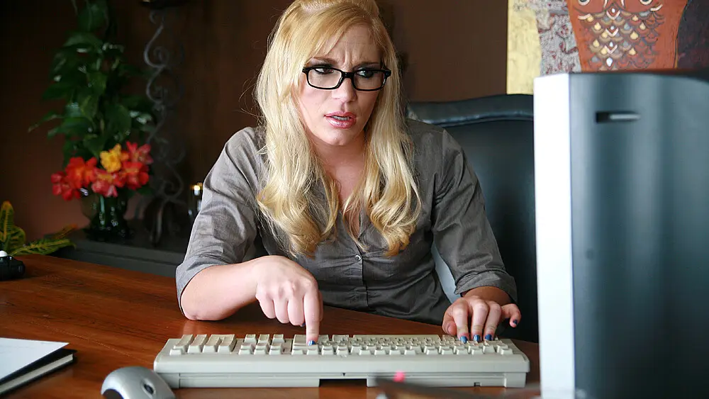 Nerd Aurora Snow fucking in the desk with her petite (NaughtyAmerica 2007)