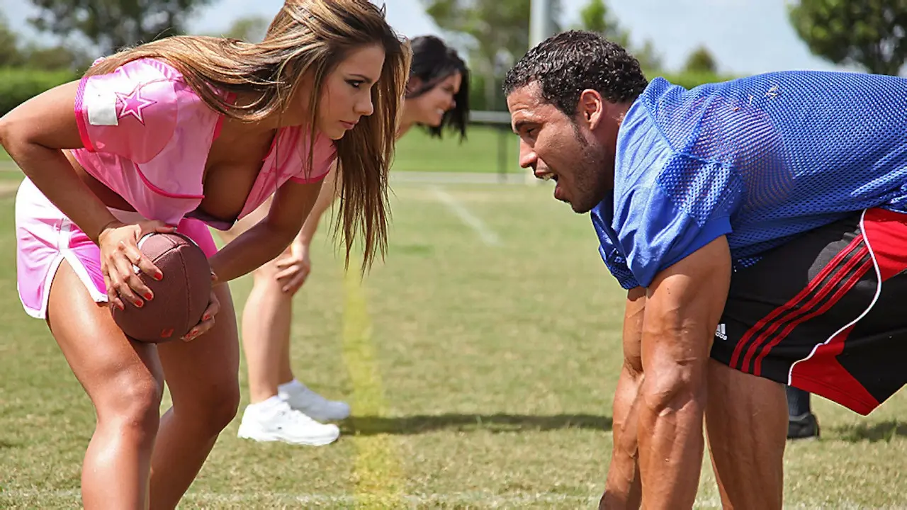 Interceptado con las Tetas (Brazzers 2015)