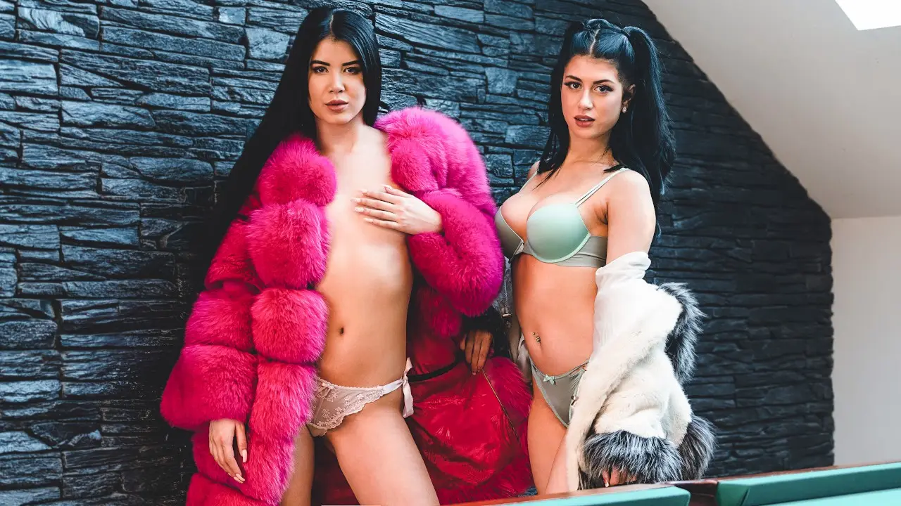 Pretty girlfriends welcome home sex (SexyHub 2020)