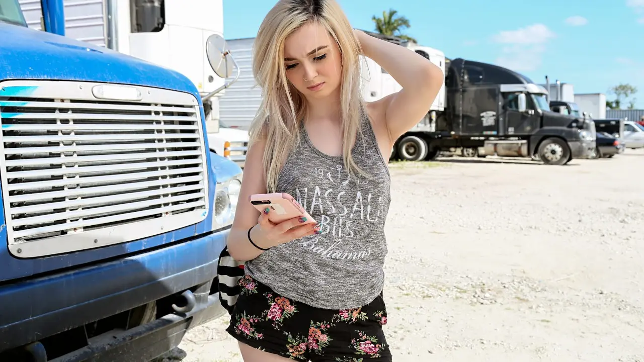 Blonde Teen Fucks For Ride (Mofos 2018)