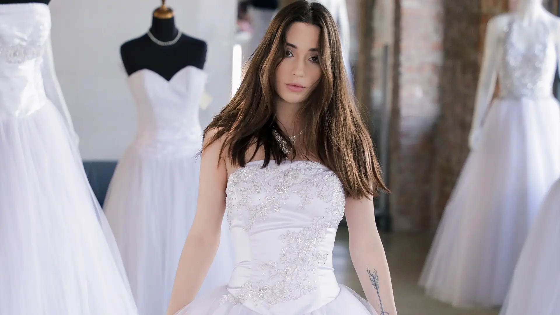 Virgin Bride Liya Silver Pops Her Cherry (PenthouseGold 2021)